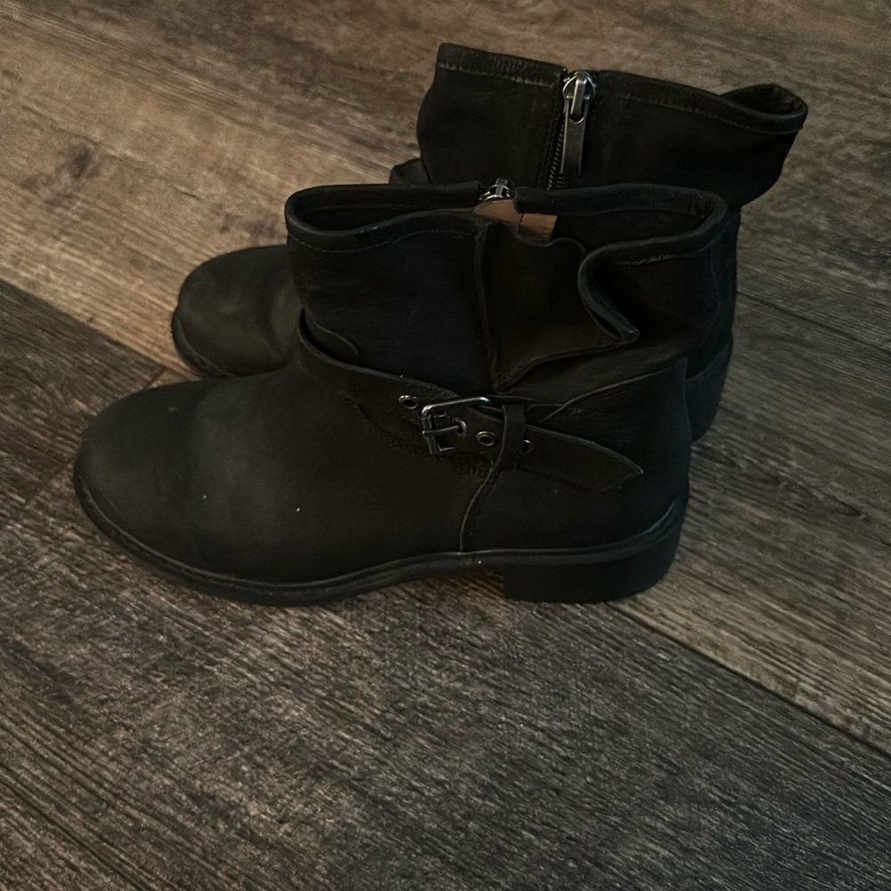 Brand New Banana Republic Suede Ankle Boots